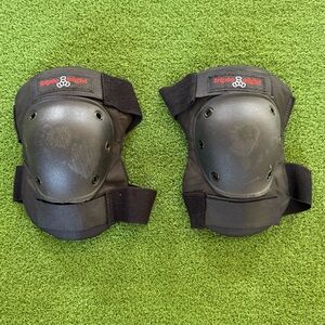 Triple Eight Street Knee Pads for Skateboarding with Adjustable Straps (1 Pair)